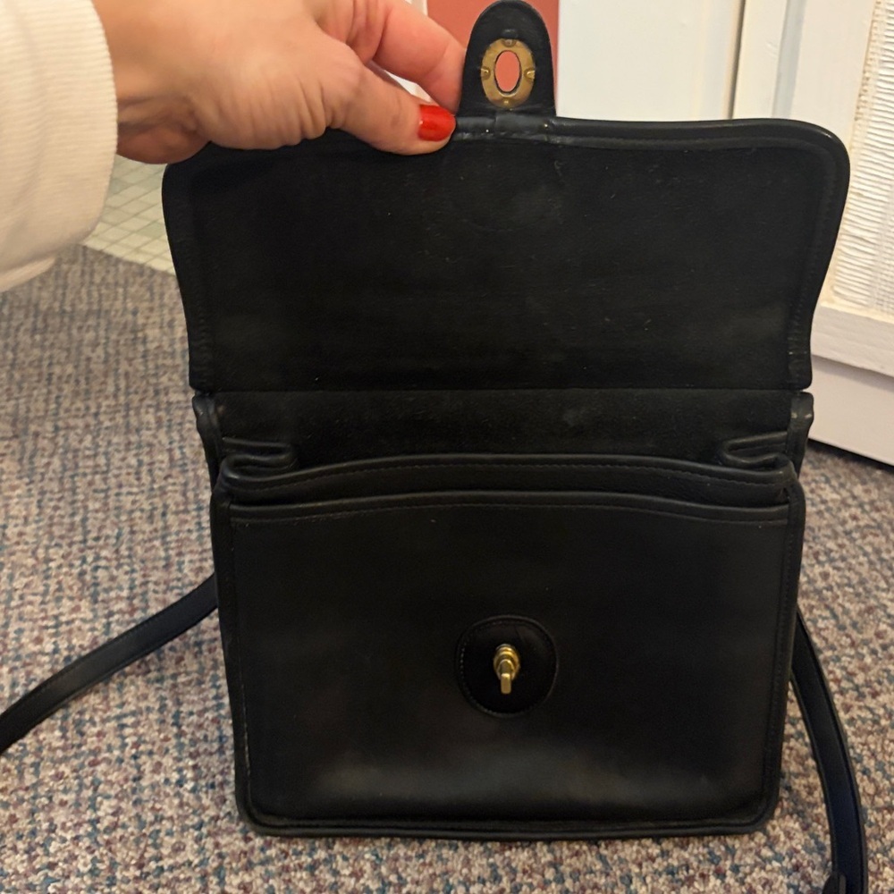 Vintage Coach Willis Leather Crossbody Bag in Black - Picture 14 of 16